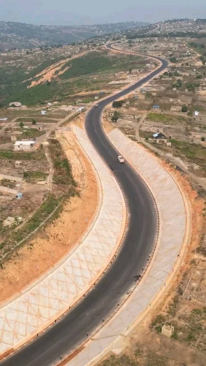 Une question concernant le Recoade : pourquoi ne pas avoir construit carrément une autoroute ?