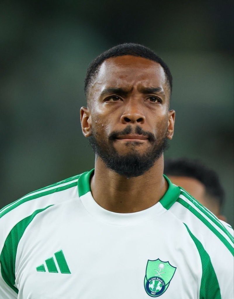 ميندي
ديميرال
توني

لما أحدد هذا الثلاثي بالذات فأنا أعي تماماً ماذا أكتب ..
الاهلي لقي فيهم شخصيات عظيمة أكثر مما لقي قيمة فنية وبس ، هذا الثلاثي بالذات لو كنت مسؤول رح أفكر كثير قبل ما أستغني عنهم بأي وقت ، ثلاثي أحتاج استمراره معي أكبر قدر ممكن من الوقت ، هذه الشخصية قطعة