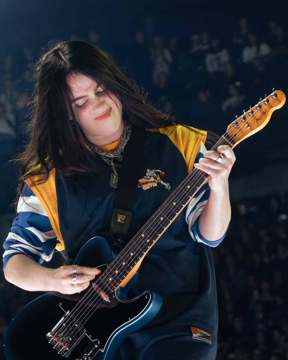 YE0SW1LDFL0WER's tweet image. WE                                                BLINKED