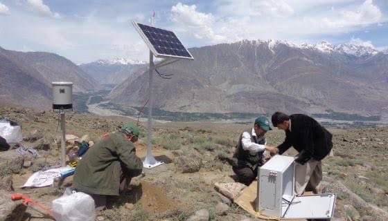 sherryrehman's tweet image. In #Ghizer, when a glacial lake outburst created severe flooding, not a single life was lost, thanks to the working Early Warning System. This is living proof of why Pakistan must urgently scale alert systems, local response teams &amp;amp; community training nationwide #ClimateAction…