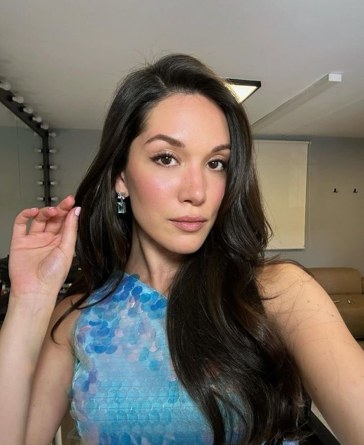 Hazal Subaşı ameliyat olmuş ve 4 gündür hastanedeymiş.. Kendisine burdan geçmiş olsun dileklerimizi gönderiyorum 🙏