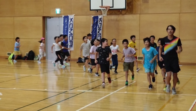 komori_corp's tweet photo. 【陸上部情報🏃】
8月19日(火）に、合宿先でお世話になっている北海道弟子屈町にて、小学生を対象に陸上教室を行いました！
約30名の小学生と楽しい時間を過ごすことができました。この中の子供たちがこれからよりスポーツに関わり、陸上競技を好きになってくれれば嬉しく思います🌻
 #KOMORI https://t.co/cXRtpFhChR