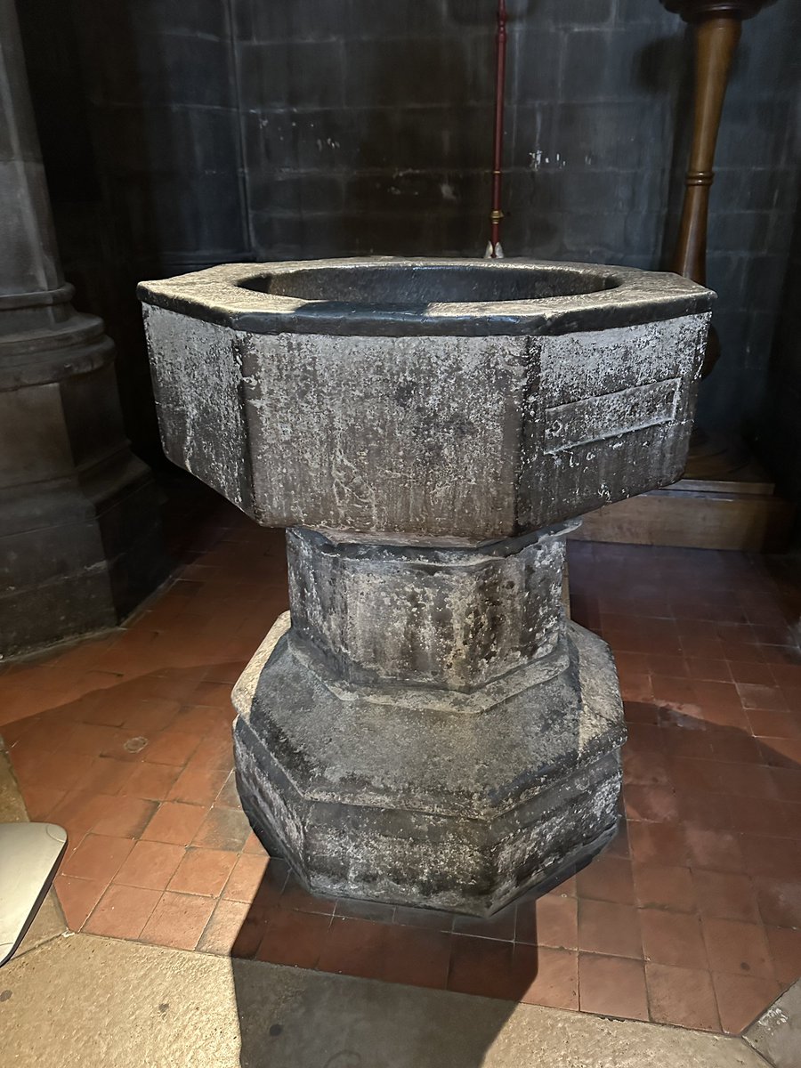 The font in St Bartholomew the Great church in the City of London dates from 1405. It is believed to be one of only two pre-Reformation fonts in London. The painter William Hogarth was baptised here in 1697. #FontsOnFriday #CityofLondon