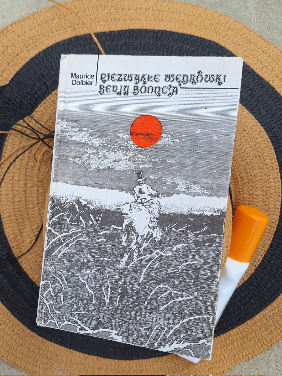 odystopiach's tweet photo. Niezwykłe wędrówki Benjy Boone’a wpisują się pięknie w tradycję amerykańskiej literatury młodzieżowej korzeniami sięgającej Przygód Hucka Marka Twaina. 
#readlist2025PL #czytamstareksiążki 

https://t.co/EBBs9P0a5l https://t.co/cYejKqY3Dk