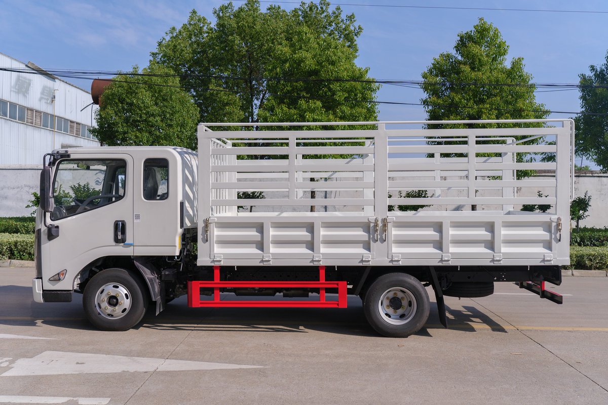 yanmeichen47591's tweet photo. JMC 5T small cargo truck#isuzu #trucking #cargo #jmc #truckdriver https://t.co/kJ266eP5zA