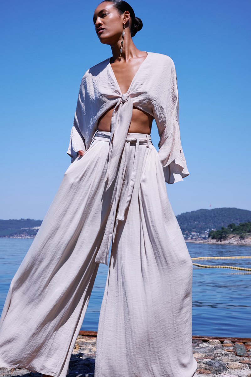 A graceful touch in natural tones.