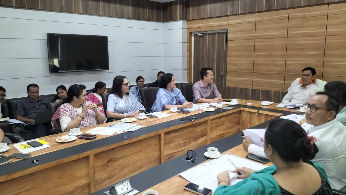 dhtassam's tweet photo. A comprehensive review meeting, chaired by the Hon'ble Minister, Sri UG Brahma, was convened today in his office at the Assam Secretariat. The purpose of the meeting was to take stock of the progress of schemes and projects implemented by the Directorate of Handloom &amp; Textiles. https://t.co/xvdn089b0e