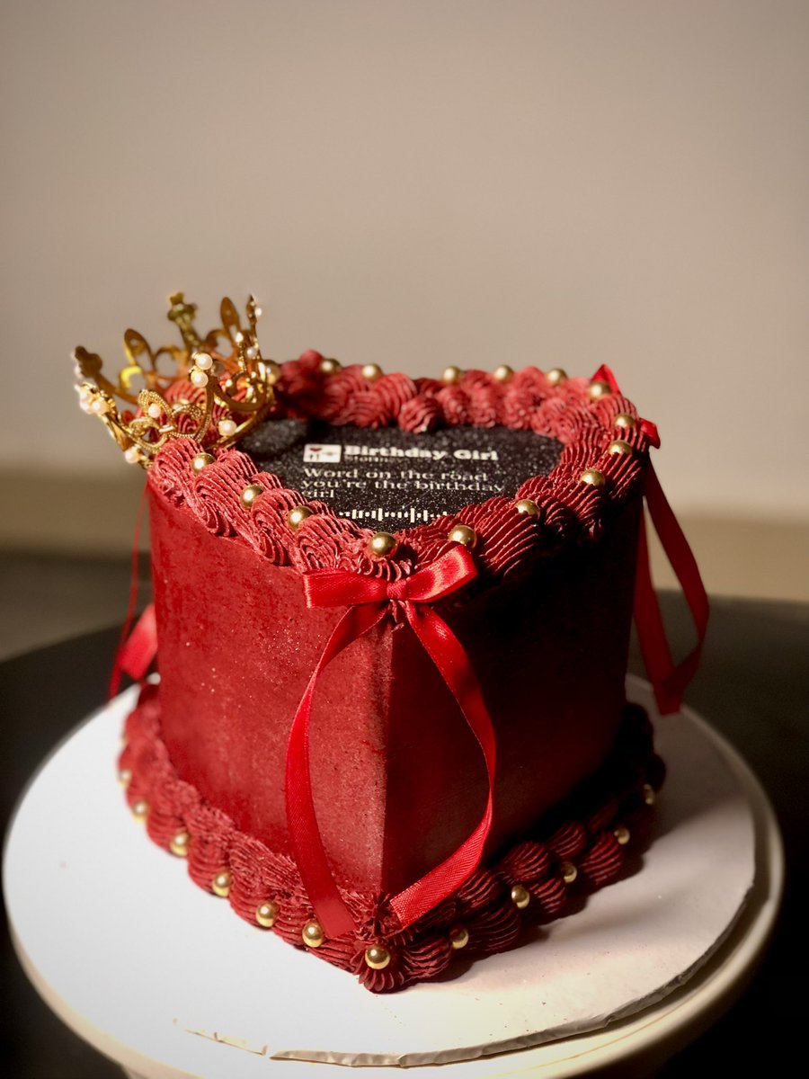 Vintage cake lovers we Cooked and it’s served 
Meanwhile the colour of this cake is giving