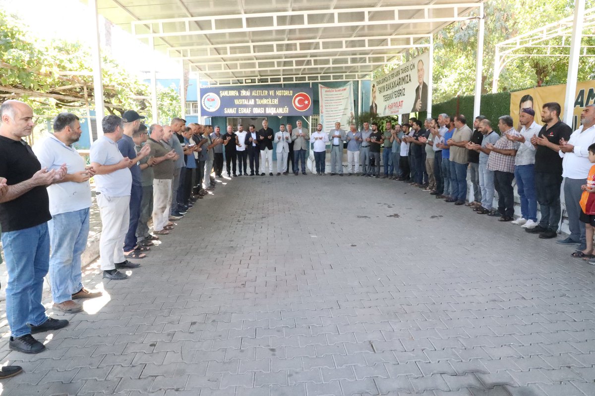 Şanlıurfa Zirai Aletler ve Motorlu Vasıtalar Tamirciler Sanat Esnaf Odası Başkanı Halil Polat ve kıymetli yönetimiyle bir araya geldik.

İl Müftümüz Ramazan Tolan’ın duasıyla, Başkan Yardımcımız Ali Çiftçi ve Meclis Üyemiz Abdullah Samak ile birlikte tüm esnaflarımızla dualar