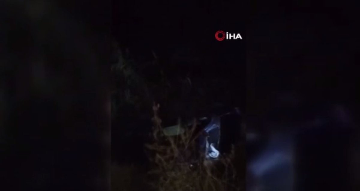 ANKARA'DA KONTROLDEN ÇIKAN OTOMOBİL DEREYE UÇTU: 3 YARALI

Ankara’nın Mamak ilçesinde kontrolden çıkan otomobil, Hatip Çayı'na uçtu. Kazada 3 kişi yaralandı.

Haberin ayrıntıları: ⬇️
radyotrafik.com/haber/ankara'd…