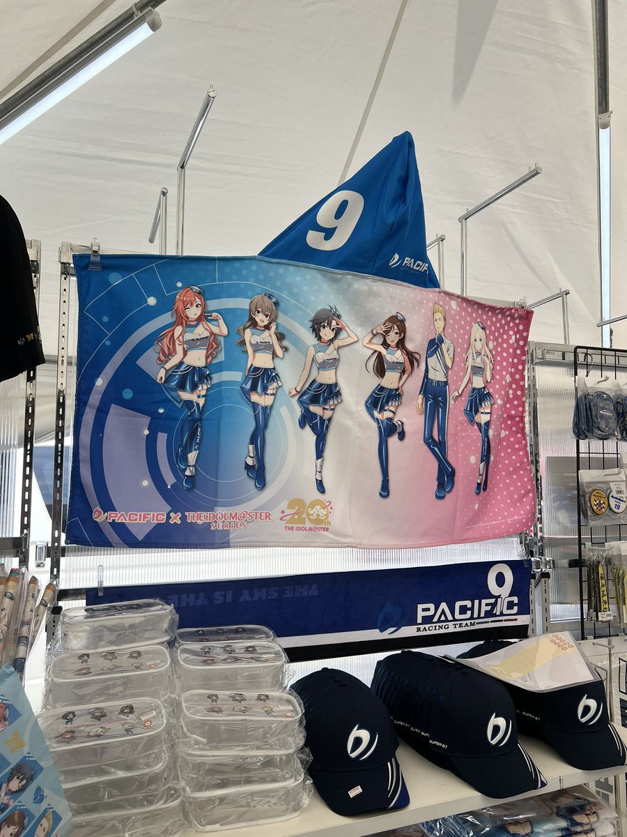 karz_ms's tweet photo. 《 SUPER GT 》Rd. 5 鈴鹿サーキット🎡
" KARZ " ブース💙💛のNEW商品です🧏🏻♀️👏🏻
土日とも《 8:30 》 OPEN です‼️
#KARZ
#SUPERGT #スーパーGT
#PACFIC #WAKOS #NEXTBIRTH https://t.co/Xt8TvVdHzJ