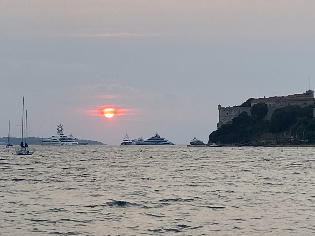 Un lever de soleil autrement 

Bonne journée où que vous soyez