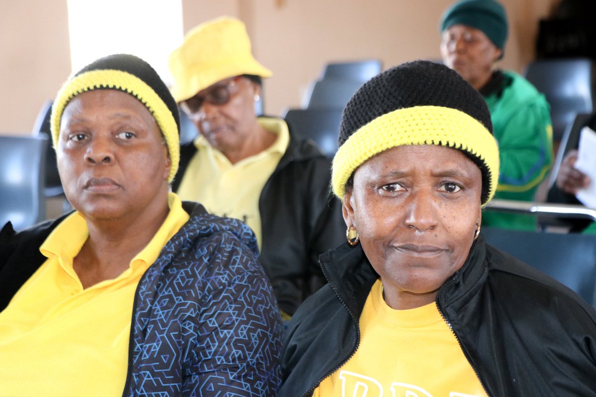 gpgSocDev's tweet photo. [𝐇𝐚𝐩𝐩𝐞𝐧𝐢𝐧𝐠 𝐍𝐨𝐰]

📍@gpgSocDev #CentralCorridor host Older People around #Chiwelo and surrounding areas in an Elder Abuse Prevention Awareness Program.

#ElderweCare #NotoElderAbuse #60PlusMatters #GrowingGautengTogether https://t.co/QaBiutnFqc
