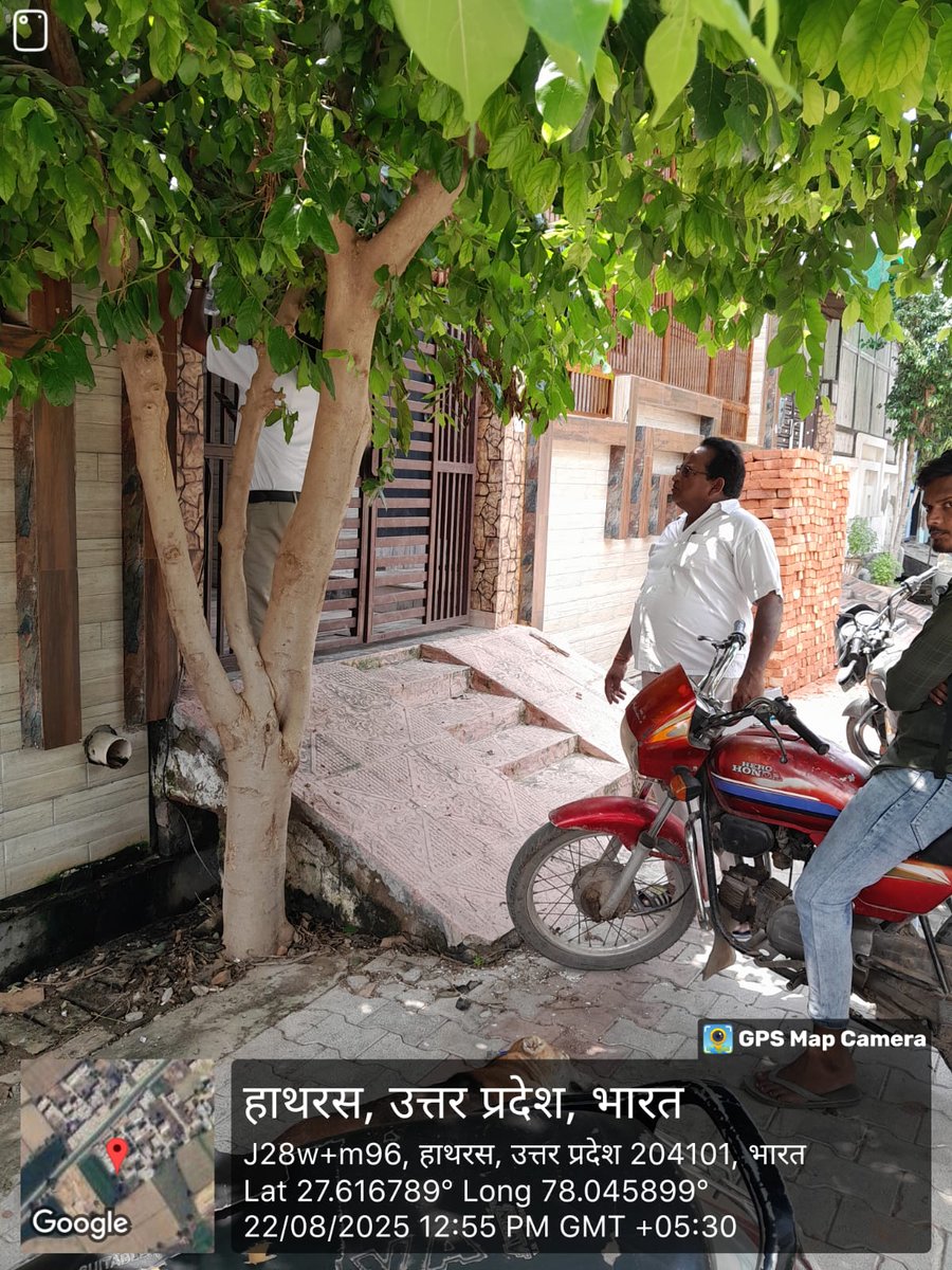dvvnlhathras's tweet photo. उपकेंद्र प्रगतिपुरम् के अंतर्गत गढी तमना में बकायेदारों से राजस्व वसूली,डोर-टू-डोर तगादा,संयोजन चेकिंग और जागरूकता अभियान चलाया जा रहा है सभी उपभोक्ताओं से अपील है कि वे अपने बिल का भुगतान समय पर करें
@dvvnlhq @EMofficeUP @aksharmaBharat @dvvnlhq  @UPPCLLKO https://t.co/C4D4Epxg5b