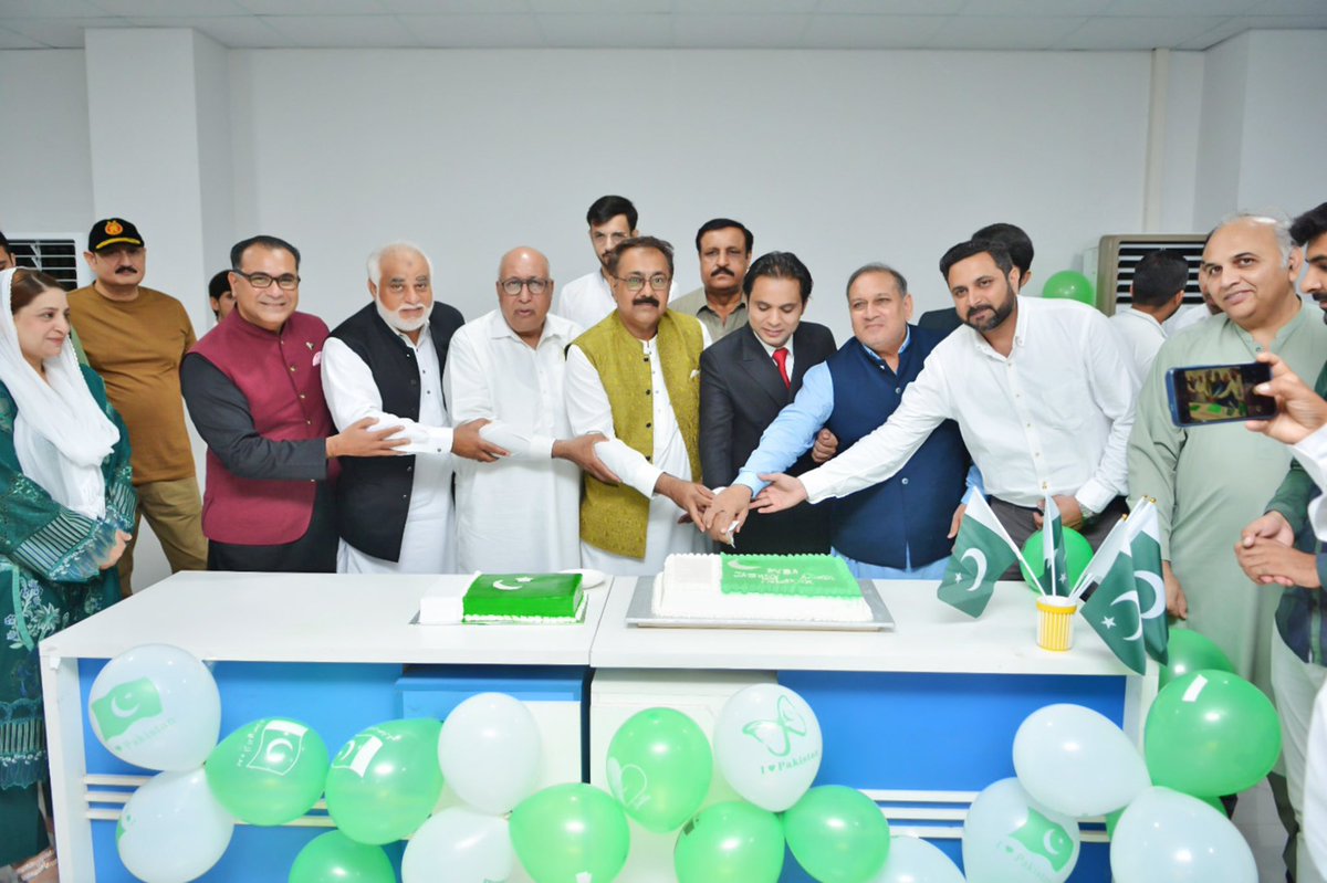MMuhamadShahbaz's tweet image. We proudly celebrated Pakistan’s 78th Independence Day at Eastern Tower, Lahore with LCCI, VBA, business leaders, and our board. The event featured a cake-cutting, ribbon-cutting, and prayers for our nation’s prosperity.
#IndependenceDay #14August