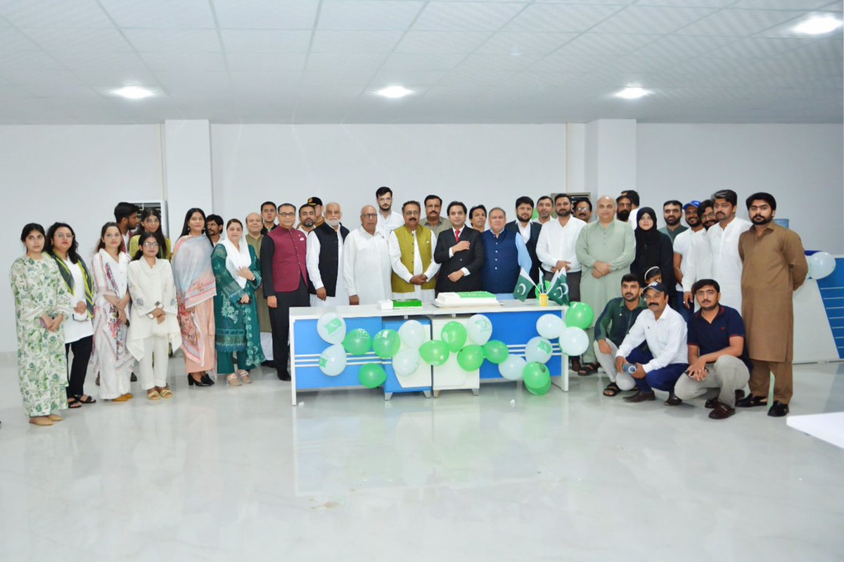 MMuhamadShahbaz's tweet image. We proudly celebrated Pakistan’s 78th Independence Day at Eastern Tower, Lahore with LCCI, VBA, business leaders, and our board. The event featured a cake-cutting, ribbon-cutting, and prayers for our nation’s prosperity.
#IndependenceDay #14August