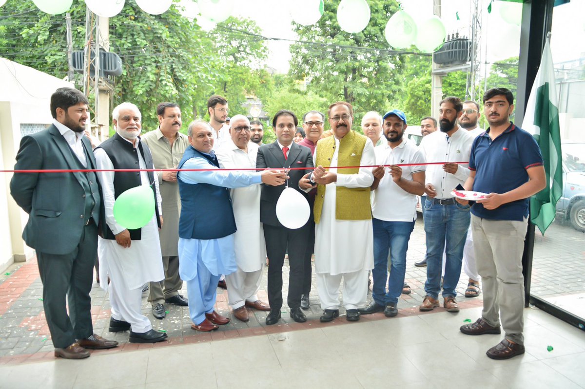 MMuhamadShahbaz's tweet image. We proudly celebrated Pakistan’s 78th Independence Day at Eastern Tower, Lahore with LCCI, VBA, business leaders, and our board. The event featured a cake-cutting, ribbon-cutting, and prayers for our nation’s prosperity.
#IndependenceDay #14August