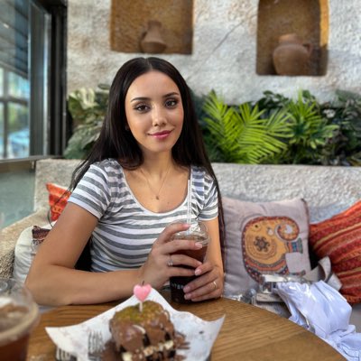 ebruaysl's tweet photo. #YeniProfilResmi https://t.co/gzrCd8OetM
