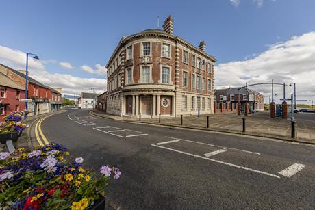 UK-based Harlyn Solutions is moving its headquarters to the former Blyth Harbour Commissioners office, at the port of Blyth.

bit.ly/4mvrawR
 
#heavylift #projectcargo #projectlogistics #projectforwarding #logistics