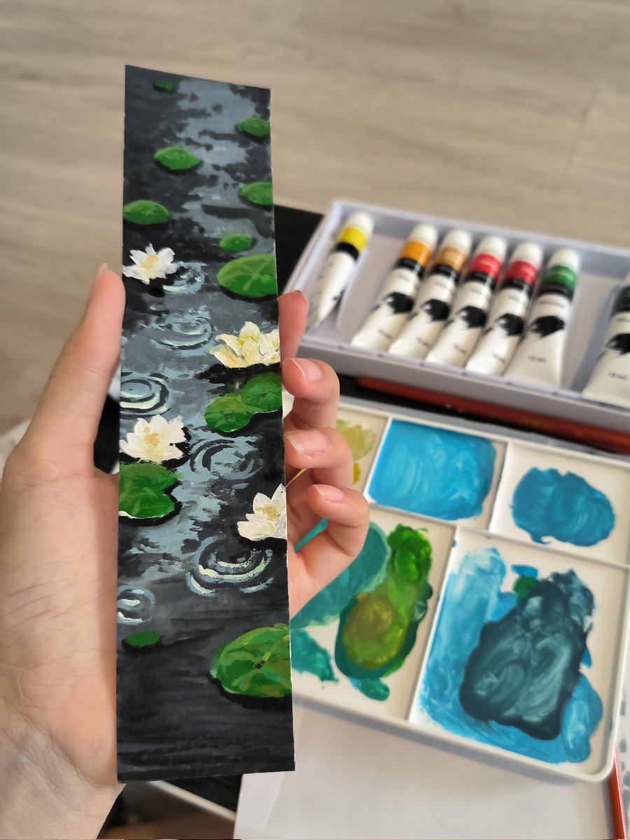 ที่คั่นหนังสือเพนท์มือสวยๆจะนำไปวางขายที่แรกในงาน #Lilyfest6 นะคะ ใครได้หนังสือแล้วก็อย่าลืมแวะมาช็อปที่คั่นต่อน้า เราตั้งใจทำให้เข้ากับตีมงานปีนี้เลยค่ะ ✨🙇‍♀️ 

เพนท์เองทีละใบ+เคลือบให้พร้อมใช้ แต่ละใบลายไม่ซ้ำกันค่ะ บูธเรามีงานวาดสาวๆด้วย อย่าลืมแวะมาเจอกันที่บูธ A15-16 นะคะ