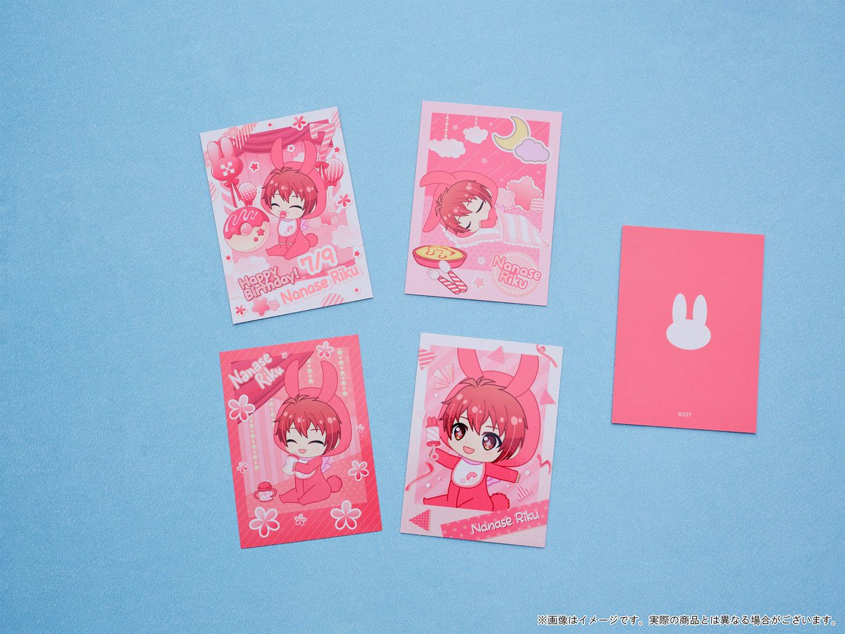 ／
　9/1より [ベビコミュ]グッズ発売！
＼

「フォトカードコレクション（全16種／ランダム）」

アイドルごとに4枚が1セットのフォトカードコレクション。
お持ちのカードケースや別売りのアクリルカードスタンドに収めることができる約W6.3cm×H8.8cmサイズになっています。

#アイナナ