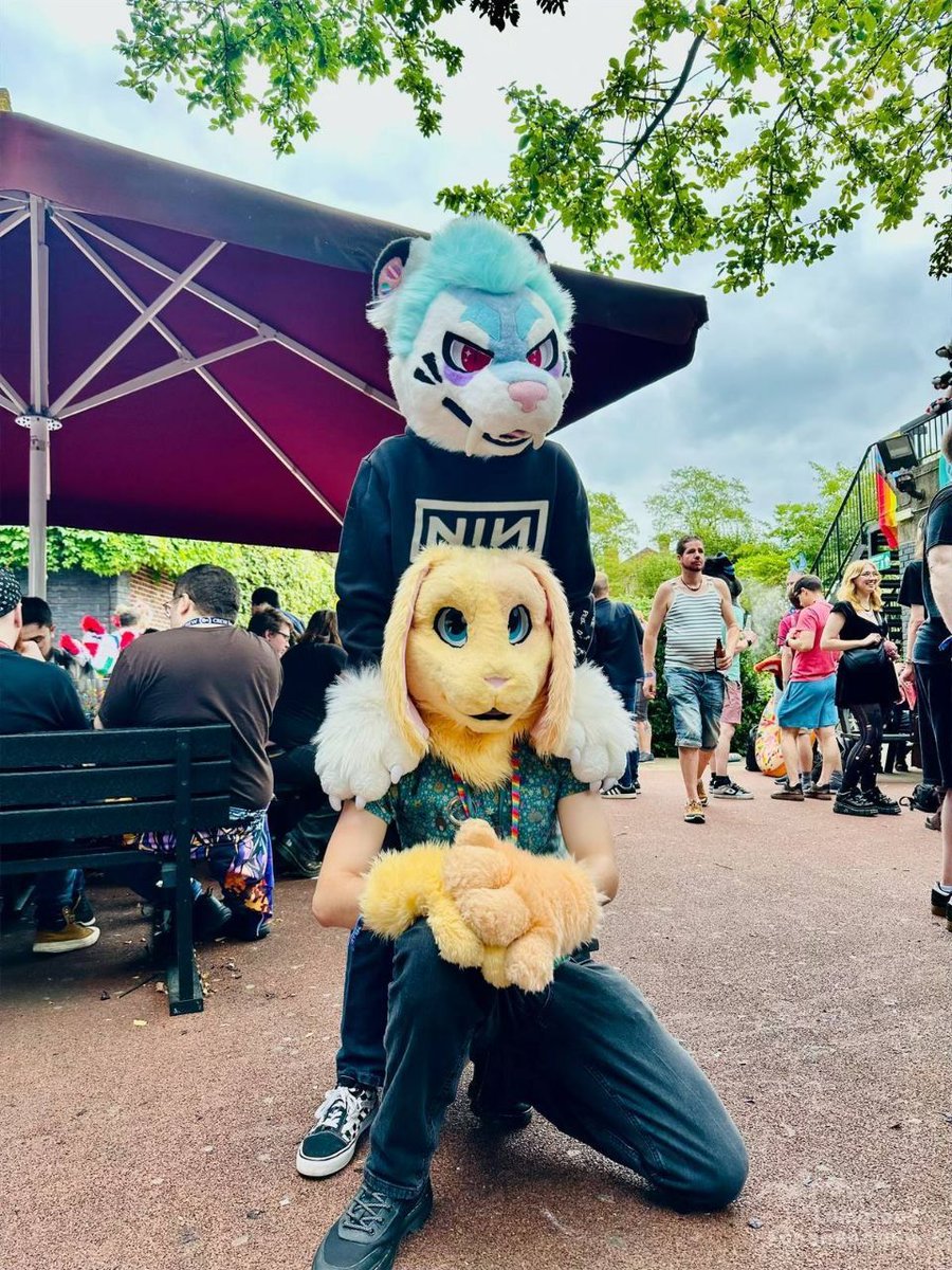 LincolnFursUK's tweet image. This #fursuitfriday we have @BellsTheBunny &amp;amp; @0zzysaurus at the @YFSummerParty, it was great to see so many furs at the party!

#furry #fursuit #fursona #lincsfurs