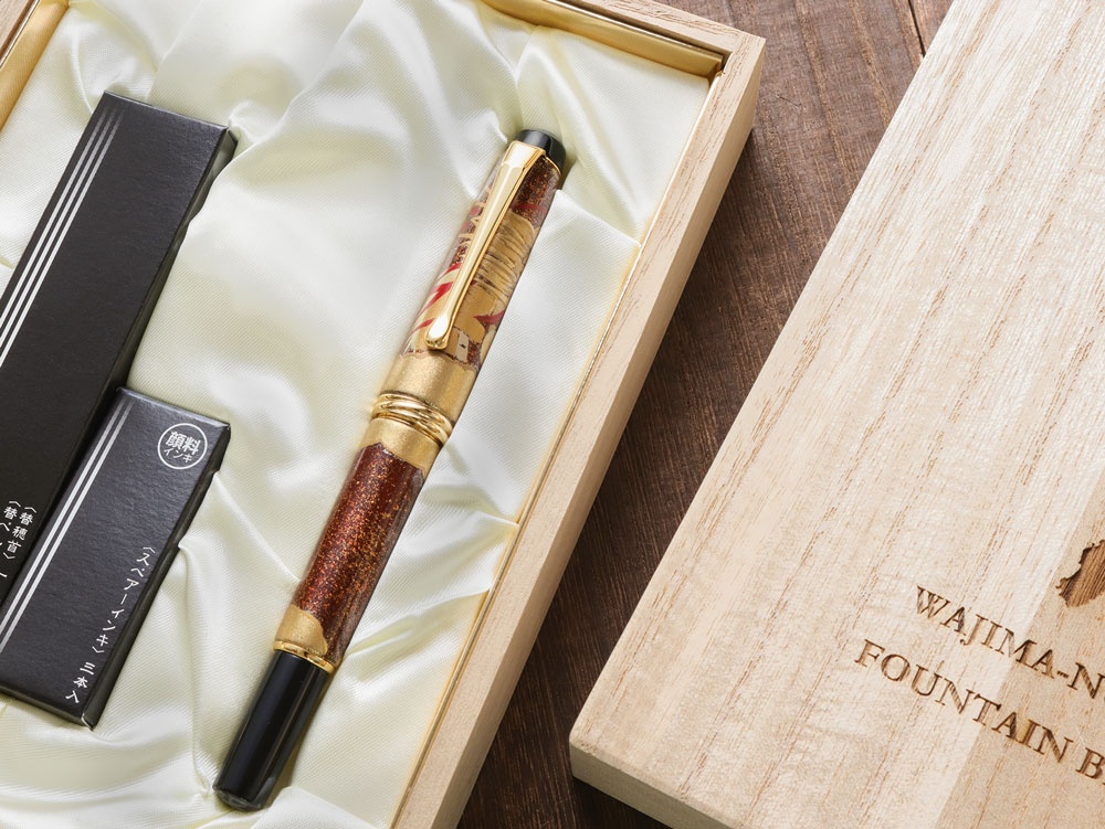 New Limited Edition Urushi Maki-e Pens from Wajima✨
Handcrafted by Wajima’s Urushi artisans, these pens embody resilience after the devastating 2024 earthquake. Featuring designs like Yukiwarisou &amp; Dragon, each pen is a symbol of tradition and strength
⬇️
l8r.it/xls8
