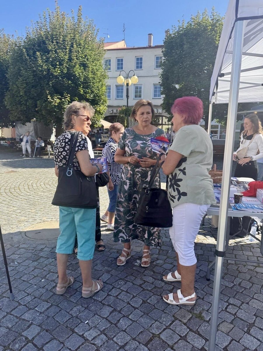 Naši rodiče tvrdě dřeli, abychom se my měli lépe. A jak se jim současná vláda odvděčuje? Hodila je přes palubu! 👎

Připomínám, že seškrtala každému seniorovi v průměru tisíc korun měsíčně a myslí si, že lidé zapomenou.

Mám ale pro vládní squadru špatnou zprávu. Lidé