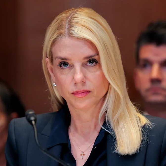 🚨🇺🇸 FEDERAL RESERVE GOVERNOR LISA COOK SAYS SHE WILL NOT BE "BULLIED" TO RESIGN! 🚨

#FederalReserve #Economy #CryptoNews #WorldNews #Inflation #USNews