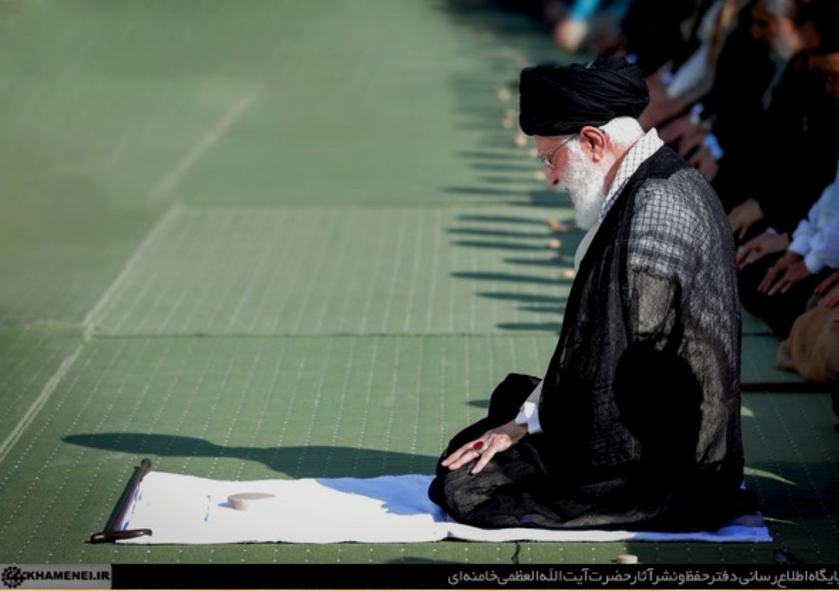 Ghalamdar_'s tweet photo. مُسلم اینجاست و ما گوش به فرمانِ ولـی... 
تا   که   از  ره  برسـد   منتقــــــــــــــمِ آلِ عـلــی 

#اللّٰھُمَ‌عَجِلْ‌لِّوَلیِڪَ‌الفَࢪَج   #مخـتارشَـهـرُخ🚩 https://t.co/9savCrlTJA