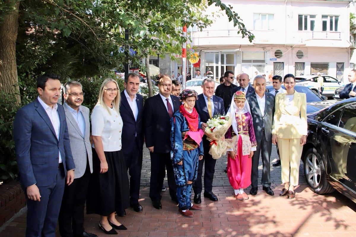 SedaSaribas09's tweet photo. #Efeler diyarı Aydın’ımızda, Gençlik ve Spor Bakanımız Sn. Osman Aşkın Bak’ı şehrimizdeki programları vesilesiyle Aydın Valiliğimizde karşıladık.

Devletimizin gençlerimize ve sporumuza verdiği değer bizlere güç veriyor. 

#Cumhurbaşkanımız Sn. Recep 
Tayyip Erdoğan’ın liderliğinde, Türkiye Yüzyılı vizyonuyla gençlerimizin geleceğine yatırım yapmaya devam ediyoruz. 

📍Aydın Valiliği