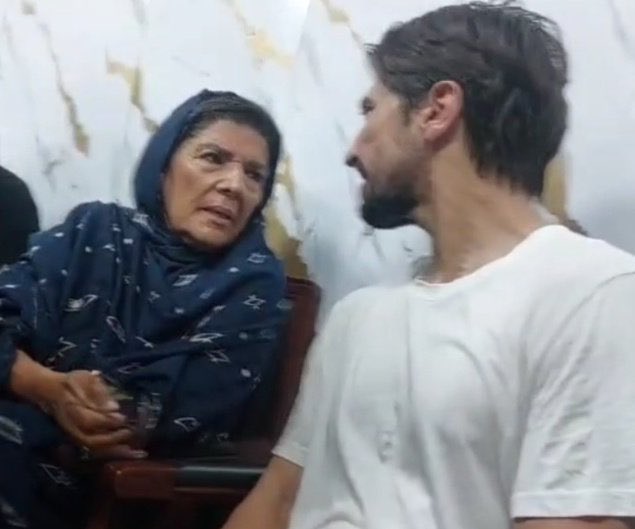 tayyabarajah's tweet photo. آٹھ دن کا جسمانی ریمانڈ دے دیا گیا چھبیس سے ستائیس مہینے پہلے کے کیس میں۔
اب بندہ سسٹم پر لعنت نہ بھیجے تو اور کیا بھیجے؟ https://t.co/O906ZMB2cV