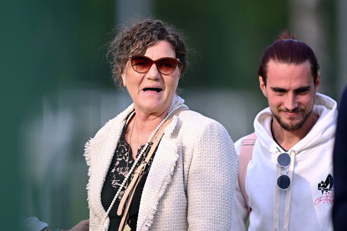 Vibes Foot tweet media