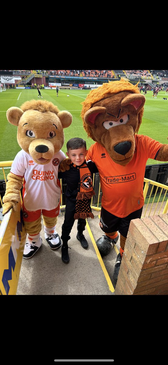 jamiec1903's tweet photo. Happy 9th birthday to my best mate Leo ❤️🌎 https://t.co/Oh8YNj8oqz