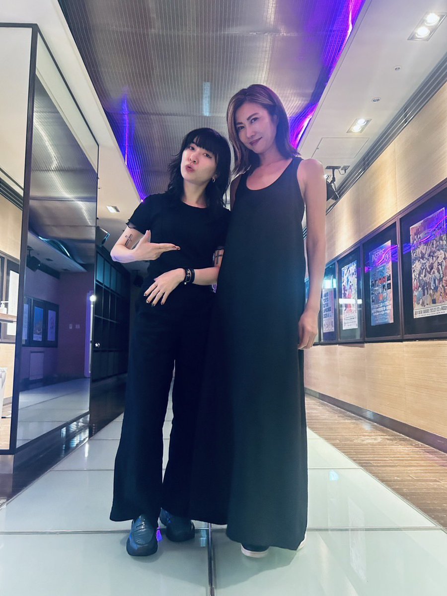 RISA TANIGUCHI (@risataniguchi) on Twitter photo 今夜27:00から放送のJWAVEマドスピには大好きな <a href="/drunken_kong/">DRUNKEN KONG</a> Kyokoさんをゲストにお招きして、9/6王城ビルでのパーティー007+のことや最近のクラブシーンのことなどなどモリモリの内容でトークします🔥お見逃しなく🫡
パーティー詳細はこちら: ja.ra.co/events/2239038
#jwave #maadspin 今夜27:00から放送のJWAVEマドスピには大好きな <a href="/drunken_kong/">DRUNKEN KONG</a> Kyokoさんをゲストにお招きして、9/6王城ビルでのパーティー007+のことや最近のクラブシーンのことなどなどモリモリの内容でトークします🔥お見逃しなく🫡
パーティー詳細はこちら: ja.ra.co/events/2239038
#jwave #maadspin
