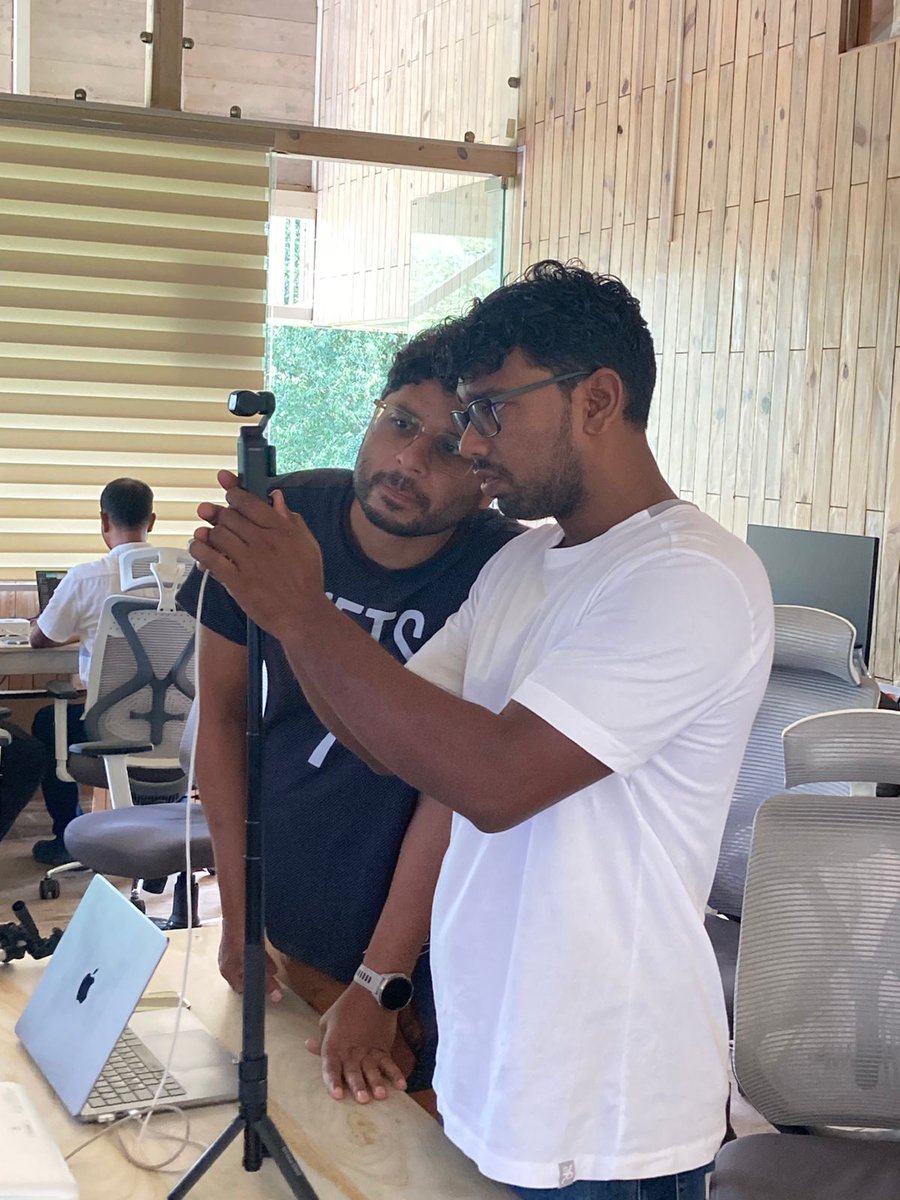 AltSpace tweet media