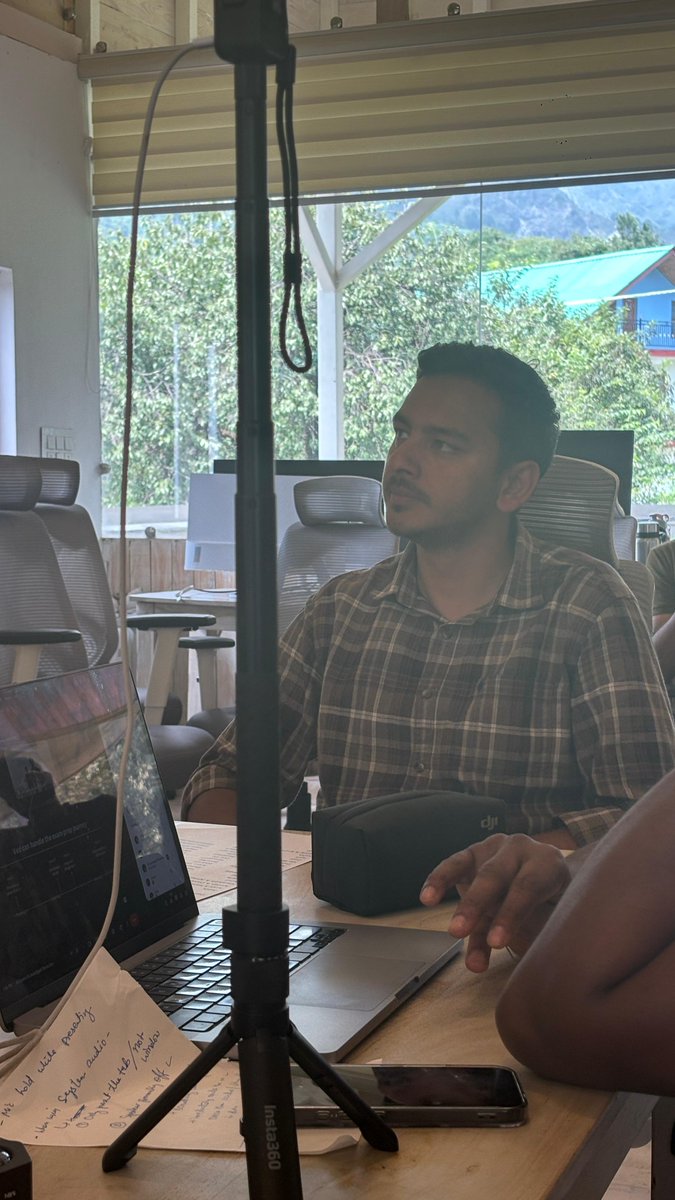 AltSpace tweet media