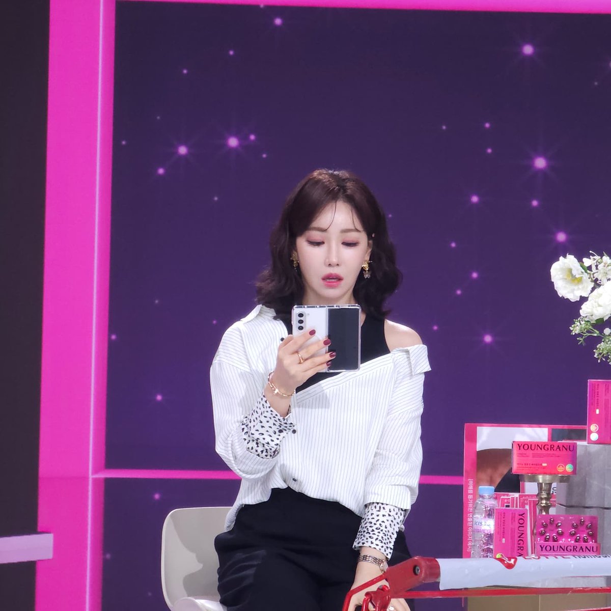yulvely007's tweet photo. #이유리  인별!!

'🌸'

#leeyuri

열정유리🔥, 열중유리📖 https://t.co/FUrM98pmF7