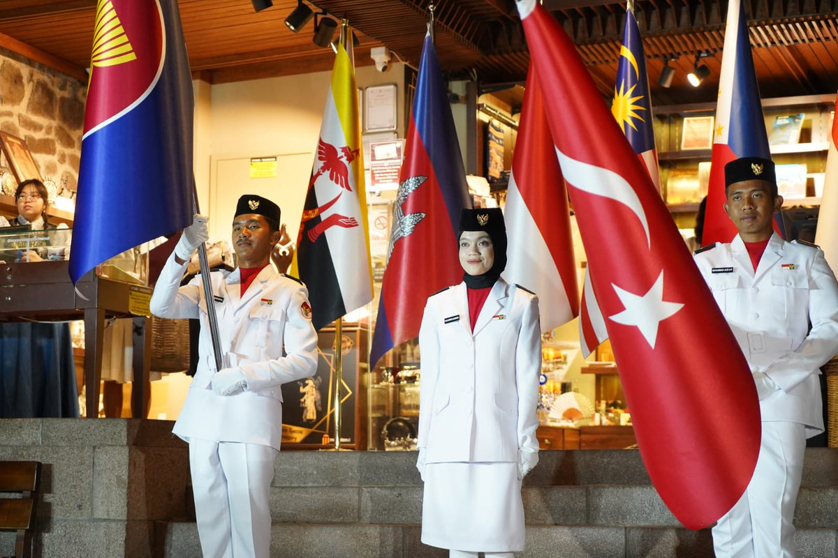 ASBU_BCE's tweet photo. Our faculty members Dr. Gizem Bütün and Dr. Tufan Kutay Boran attended the ASEAN Day reception in Ankara. 

With the launch of ASBU’s ASEAN Center, we’re proud to support stronger academic ties with ASEAN.

Thanks for the kind invitation!

@ASBU_BCE | @ASBUedu | #ASEANDay https://t.co/5SEjm70Aq7