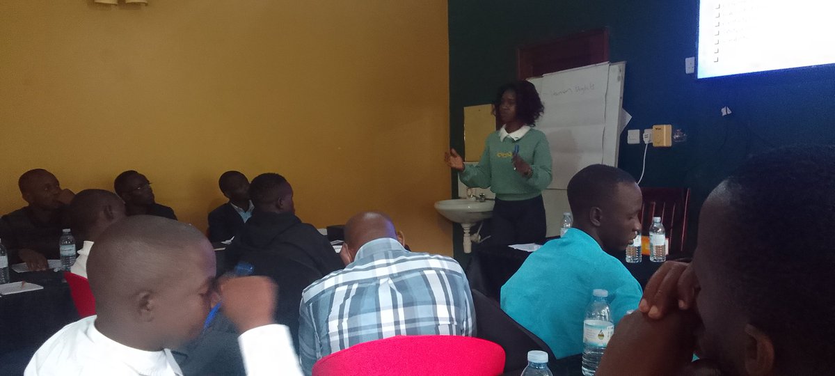Our digital trainer <a href="/PrincessAuma/">Patricia Maureen Auma</a> taking the participants through there digital rights in business <a href="/cipesaug/">CIPESA</a> <a href="/EnabelinUganda/">Enabel in Uganda</a> <a href="/GovUganda/">Government of Uganda</a> <a href="/BbiiraN/">Rector Bbiira Kiwanuka Nassa - Governor</a> 
#Digitalrightsinbusiness 
#InternetFreedomAfrica 
#BeeraSharp