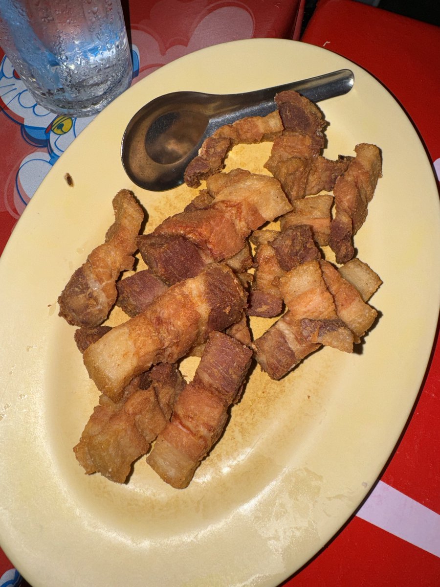 ใครไปภูเก็ตอยากให้ไปลองร้าน ”สังกะสี“ อร่อยแบบพูดคำว่าอร่อยไม่หยุด ปลาทอดขมิ้นคือที่สุด กรอบ เค็ม หอมกระเทียม หมูคั่วเกลือกรอบแต่ไม่แข็ง เค็มถูกต้อง เนื้อปลาต้มเผือกอร่อยมากกก หอมขิง เนื้อปลาสดชุ่มน้ำ เผือกนุ่มๆ น้ำซุปแบบเช็งๆแต่เค็มถูกต้องซดหมดถ้วยเลย กุ้งผัดสะตอกุ้งเด้งๆๆๆสะใจ