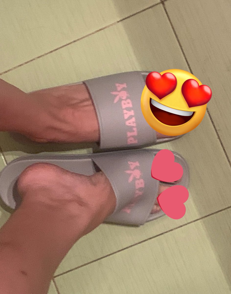 wai6fu's tweet photo. buenos diassssss!! las chanclas d playboy k no os enseñé.... ya sabes k hacer para darme los buenos dias y si kieres las fotos d mis pies sin censura.. dm..🤫💋💋🙇🏻
#findom #sumisofinanciero #paypig #femdom #pagafantas #pelele #feetworshi̇p #feetfetısh #footfetısh #footworkship https://t.co/X5Fz7lJSst