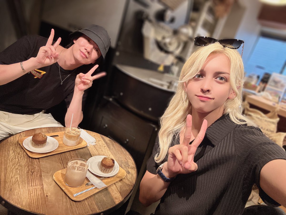 お仕事終わりに…‼️

ともさんと色々してきました✌️🎙️
お茶もできて満足😉✨

またデートしましょうね〜☕️