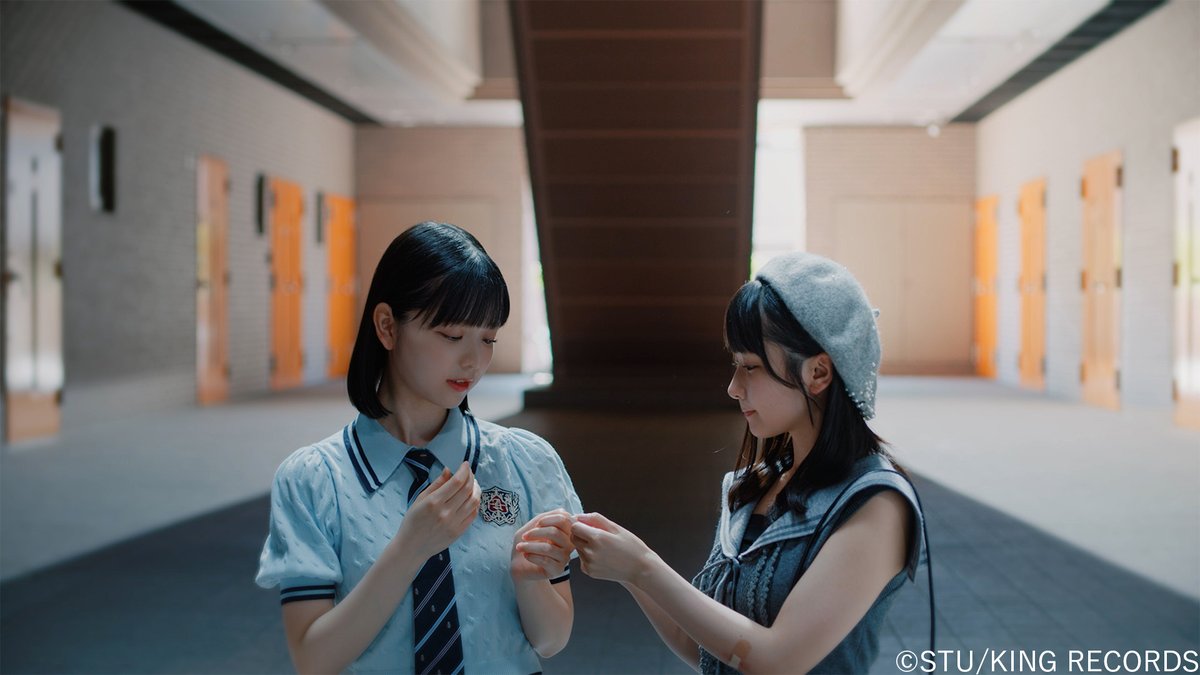 puh_official's tweet photo. 先日、広島キャンパスでSTU48のMV撮影が行われ、STU48公式YouTubeチャンネルで公開されました🌸🎥
本学の魅力あるキャンパスを広くご覧いただける内容となっていますので、是非ご覧ください！
MVはこちら👉https://t.co/cdE5rHv6bf

#県立広島大学　#県広　#けんひろ 　#stu48 #傷つくことが青春だ https://t.co/a55V9DKKGF