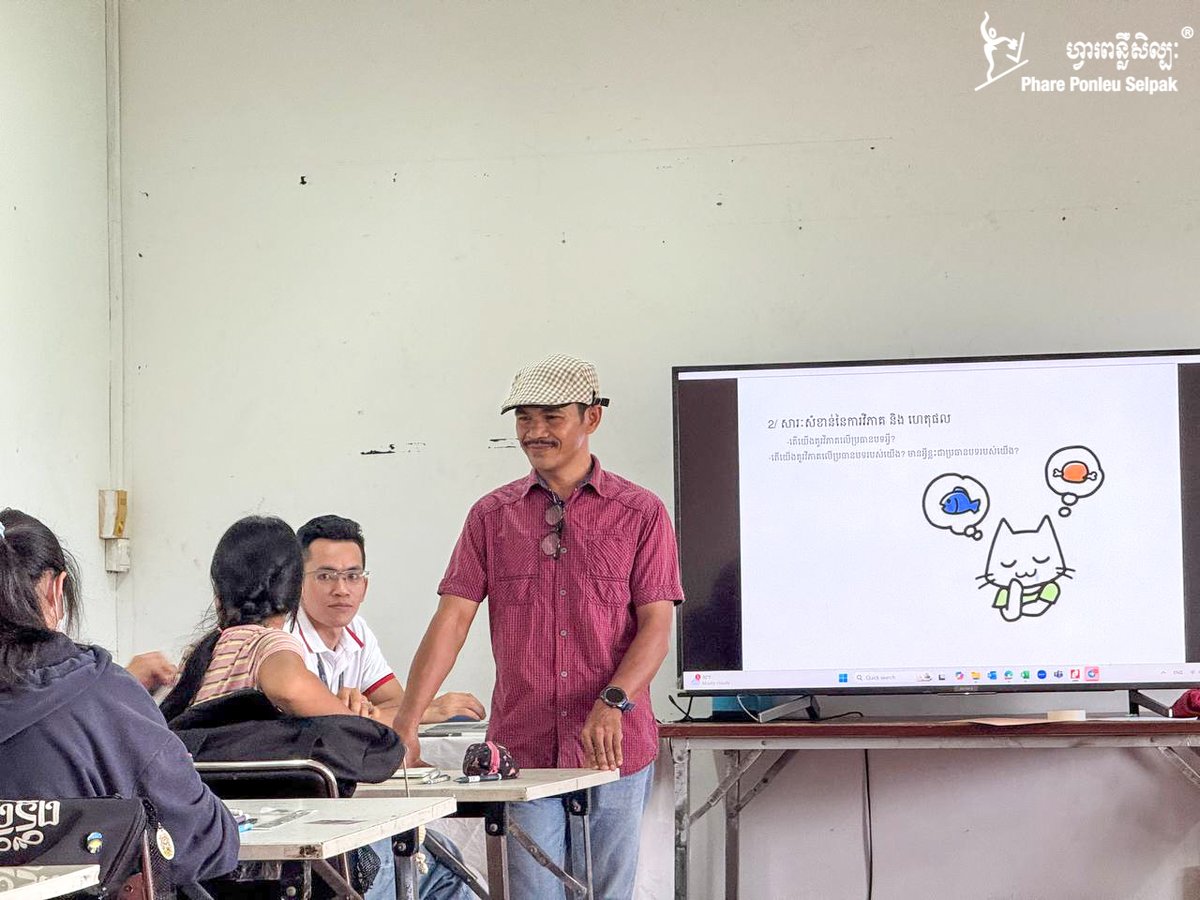 PharePS's tweet photo. 🎨 Thinking Deeper, Creating Brighter

✨ A big thank you to our amazing teacher and artist, Poy Chhunly, founder of Chunnor Art Battambang, for leading an inspiring 2-hour session on global thinking, analytical thinking, and creativity with our 11th batch students last week! 🙏 https://t.co/a3rIOyCYLo