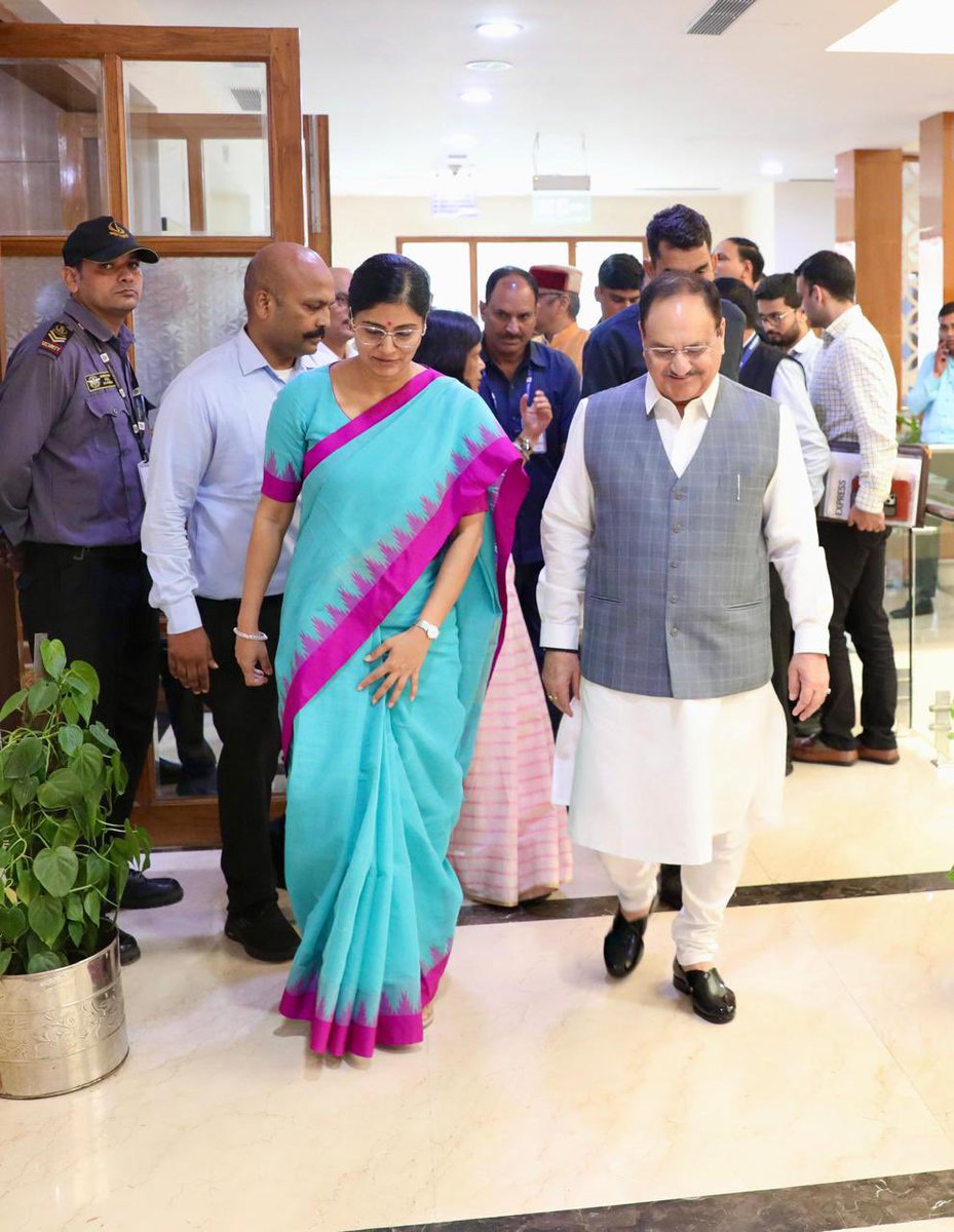 Anupriya Patel (@anupriyaspatel) on Twitter photo рдЖрдЬ рд╕рд┐рд╡рд┐рд▓ рд╕рд░реНрд╡рд┐рд╕ рдСрдлрд╝рд┐рд╕рд░реНрд╕ рдЗрдВрд╕реНрдЯреАрдЯреНрдпреВрдЯ, рдирдИ рджрд┐рд▓реНрд▓реА рдореЗрдВ рдорд╛ре░ рдХреЗрдВрджреНрд░реАрдп рд╕реНрд╡рд╛рд╕реНрдереНрдп рдПрд╡рдВ рдкрд░рд┐рд╡рд╛рд░ рдХрд▓реНрдпрд╛рдг рддрдерд╛ рд░рд╕рд╛рдпрди рдПрд╡рдВ рдЙрд░реНрд╡рд░рдХ рдордВрддреНрд░реА рд╢реНрд░реА <a href="/JPNadda/">Jagat Prakash Nadda</a> рдЬреА рдХреА рдЕрдзреНрдпрдХреНрд╖рддрд╛ рдореЗрдВ рдЖрдпреЛрдЬрд┐рдд тАШрд╣рд┐рдиреНрджреА рд╕рд▓рд╛рд╣рдХрд╛рд░ рд╕рдорд┐рддрд┐тАЩ рдХреА рдкреНрд░рдердо рдмреИрдардХ рдореЗрдВ рдкреНрд░рддрд┐рднрд╛рдЧ рдХрд┐рдпрд╛ред
рдЗрд╕ рджреМрд░рд╛рди рдордВрддреНрд░рд╛рд▓рдп рддрдерд╛ рдЙрд╕рдХреЗ рдЕрдзреАрди рд╕рднреА рд╕рдВрд╕реНрдерд╛рдиреЛрдВ рдореЗрдВ рд░рд╛рдЬрднрд╛рд╖рд╛ рдЖрдЬ рд╕рд┐рд╡рд┐рд▓ рд╕рд░реНрд╡рд┐рд╕ рдСрдлрд╝рд┐рд╕рд░реНрд╕ рдЗрдВрд╕реНрдЯреАрдЯреНрдпреВрдЯ, рдирдИ рджрд┐рд▓реНрд▓реА рдореЗрдВ рдорд╛ре░ рдХреЗрдВрджреНрд░реАрдп рд╕реНрд╡рд╛рд╕реНрдереНрдп рдПрд╡рдВ рдкрд░рд┐рд╡рд╛рд░ рдХрд▓реНрдпрд╛рдг рддрдерд╛ рд░рд╕рд╛рдпрди рдПрд╡рдВ рдЙрд░реНрд╡рд░рдХ рдордВрддреНрд░реА рд╢реНрд░реА <a href="/JPNadda/">Jagat Prakash Nadda</a> рдЬреА рдХреА рдЕрдзреНрдпрдХреНрд╖рддрд╛ рдореЗрдВ рдЖрдпреЛрдЬрд┐рдд тАШрд╣рд┐рдиреНрджреА рд╕рд▓рд╛рд╣рдХрд╛рд░ рд╕рдорд┐рддрд┐тАЩ рдХреА рдкреНрд░рдердо рдмреИрдардХ рдореЗрдВ рдкреНрд░рддрд┐рднрд╛рдЧ рдХрд┐рдпрд╛ред
рдЗрд╕ рджреМрд░рд╛рди рдордВрддреНрд░рд╛рд▓рдп рддрдерд╛ рдЙрд╕рдХреЗ рдЕрдзреАрди рд╕рднреА рд╕рдВрд╕реНрдерд╛рдиреЛрдВ рдореЗрдВ рд░рд╛рдЬрднрд╛рд╖рд╛