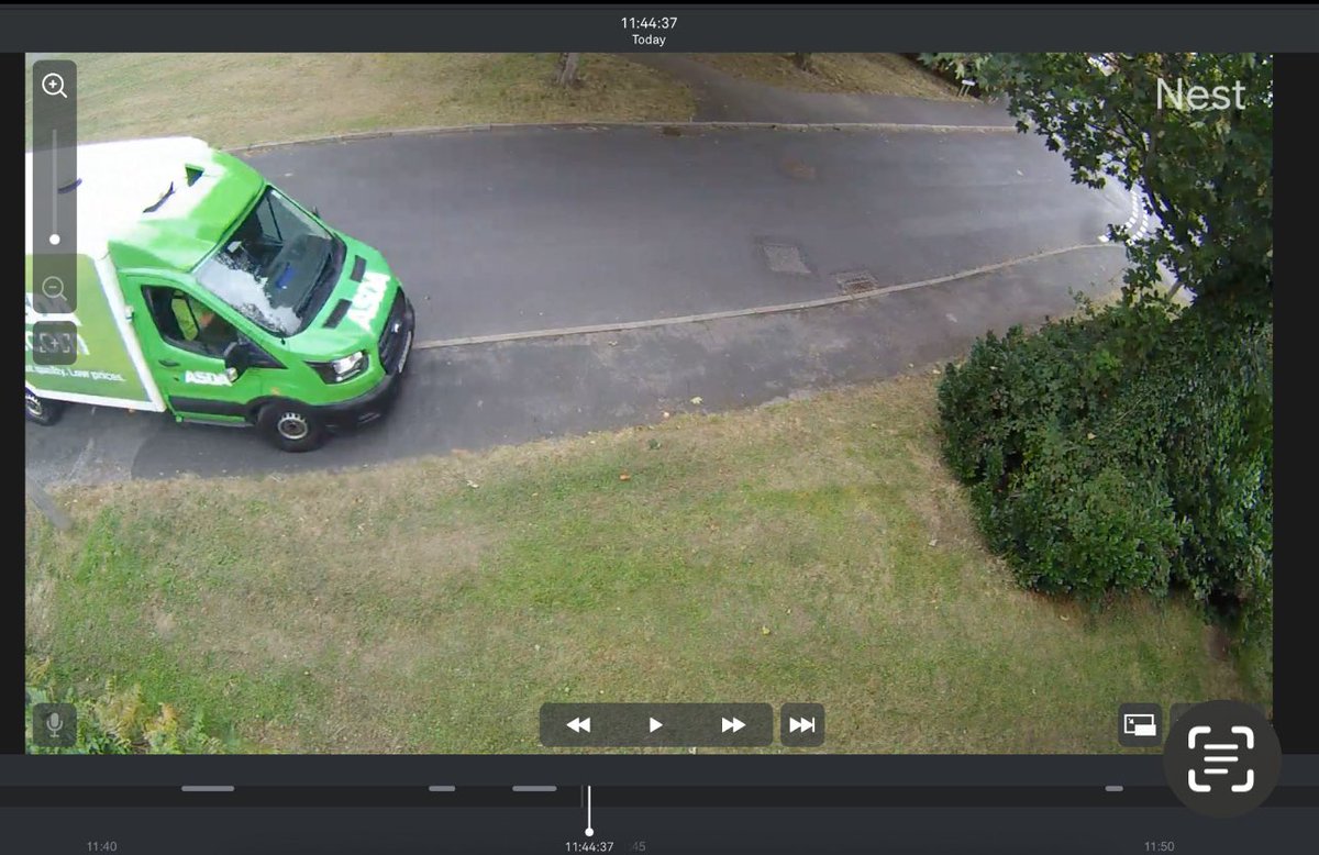 Billy_Matthews's tweet photo. @AsdaServiceTeam - Littering by Delivery Driver - I did send this complaint by email but it's now been 5 days without a response hence my posting it here - pics show your driver arriving &amp; leaving plus litter he left, full message sent https://t.co/Qicv66hbJk
