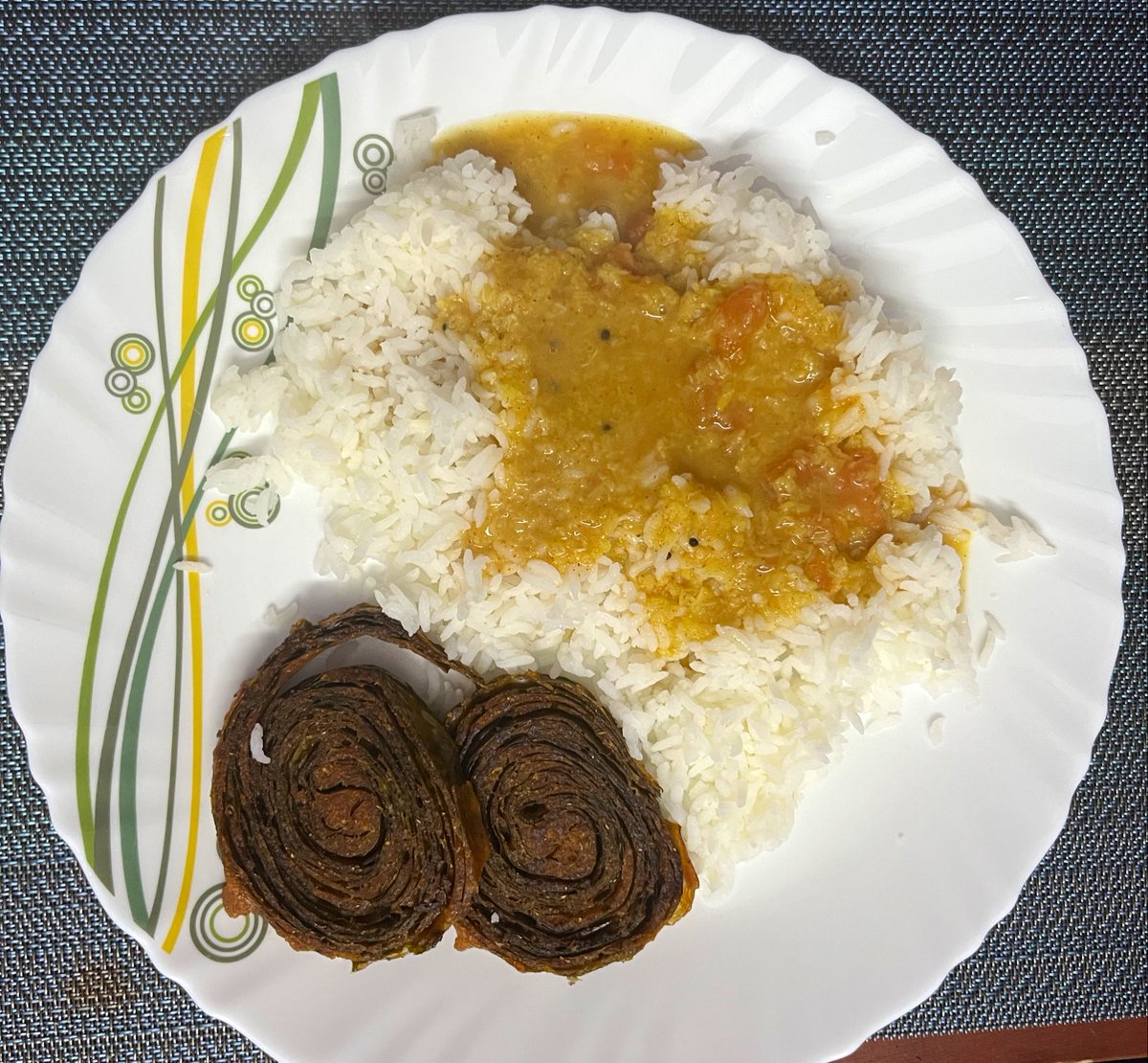 kamathrok's tweet image. Rasam rice and pathrode for lunch😍😋

#TGIF
#SimpleIsAmple

सादगी से सजा यह थाली,
चावल-दाल की गरमा गरम लाली।
पतरा के चटपटे स्वाद संग,
घर की याद दिला दे हर एक अंग।