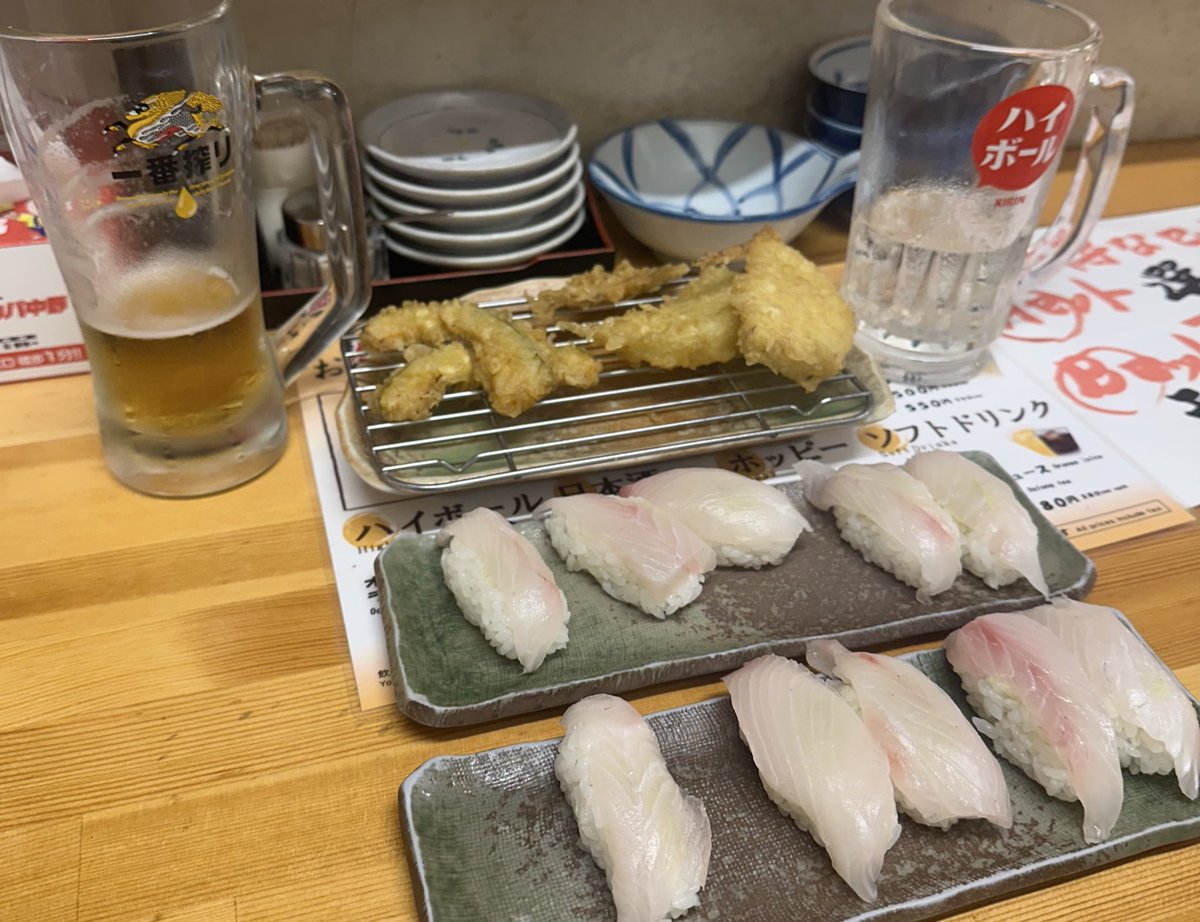 seri7be's tweet photo. 寿司1貫10円てどういうことなの、、安すぎる中野最高✨️
中野でめぇちゃんとせんべろはしごめちゃめちゃ楽しかった🤍🍻
@t37112 https://t.co/XwAzvX1c7e