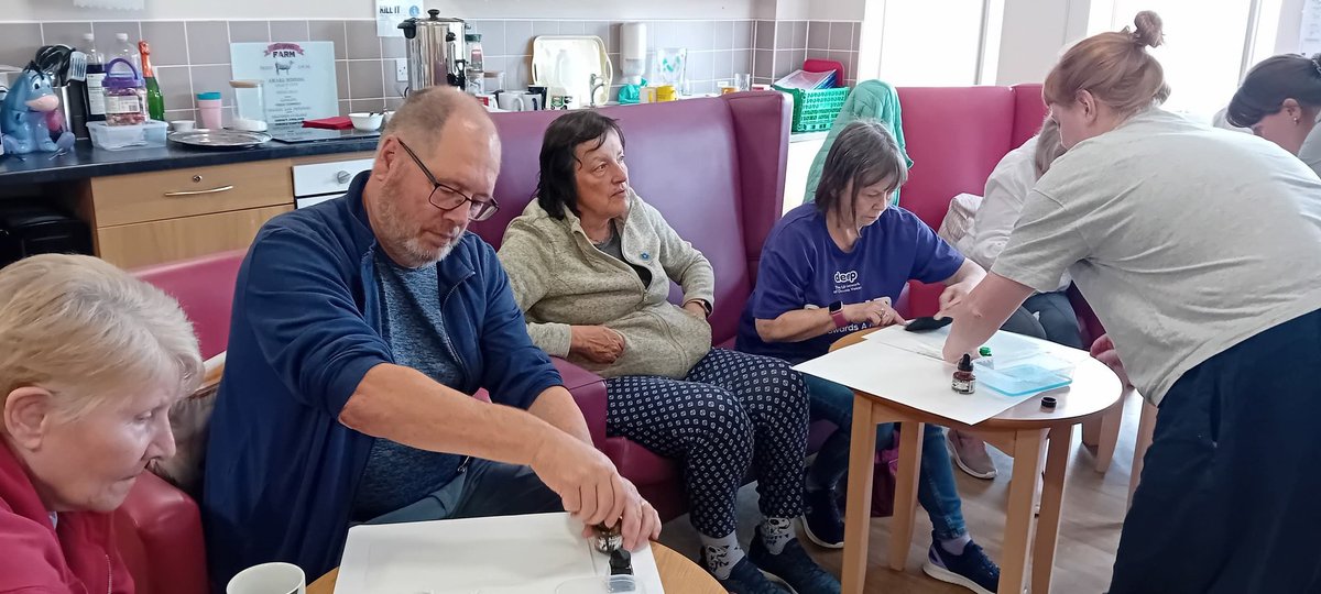 Art in Health care visited STAND's meeting centre space at Ostlers House in Kirkcaldy. A busy Wednesday morning creating some amazing art work.